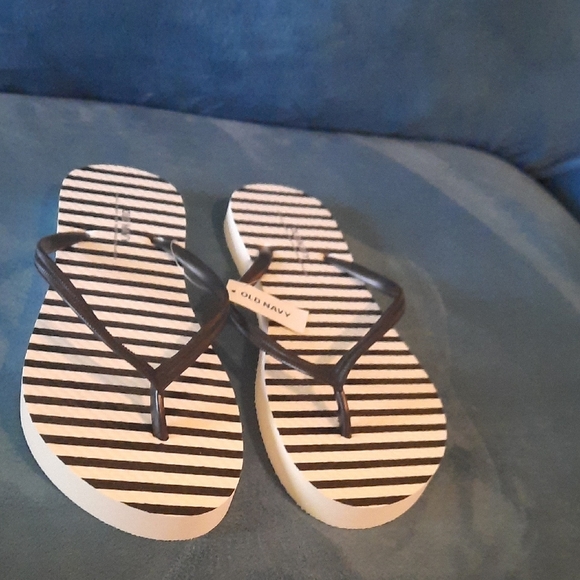Old Navy Black and White Striped Flip Flop Sandals - Picture 1 of 4